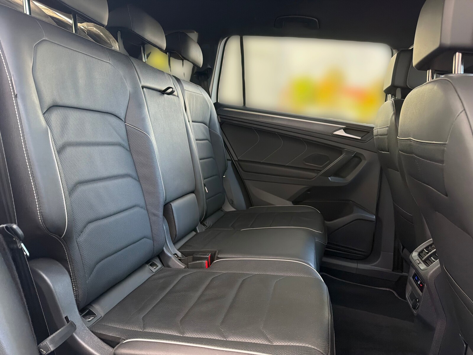 Volkswagen Tiguan Allspace - zdjęcie 16