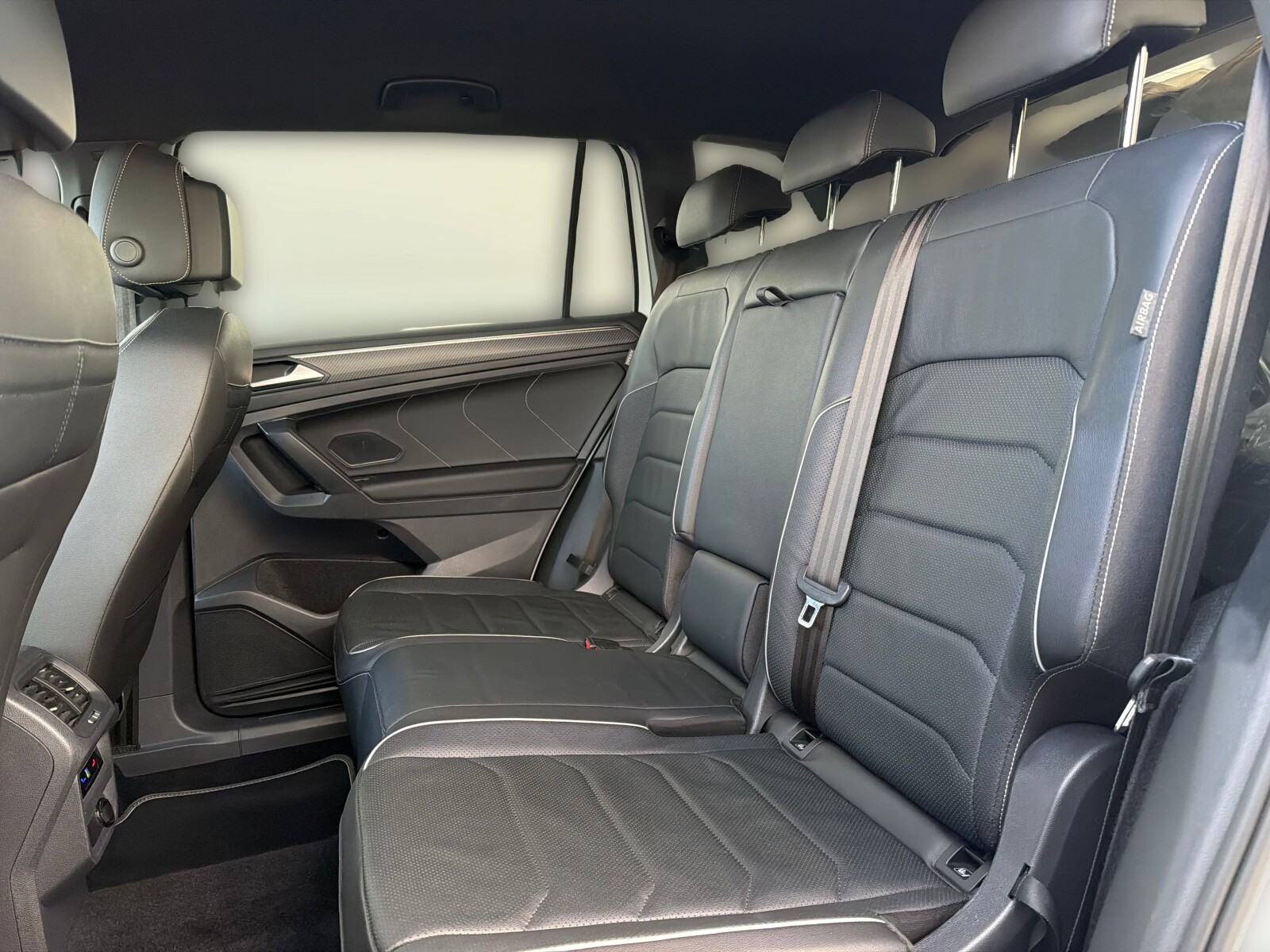 Volkswagen Tiguan Allspace - zdjęcie 14