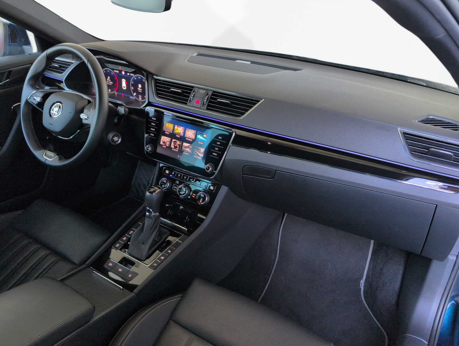 Škoda Superb Combi - zdjęcie 22