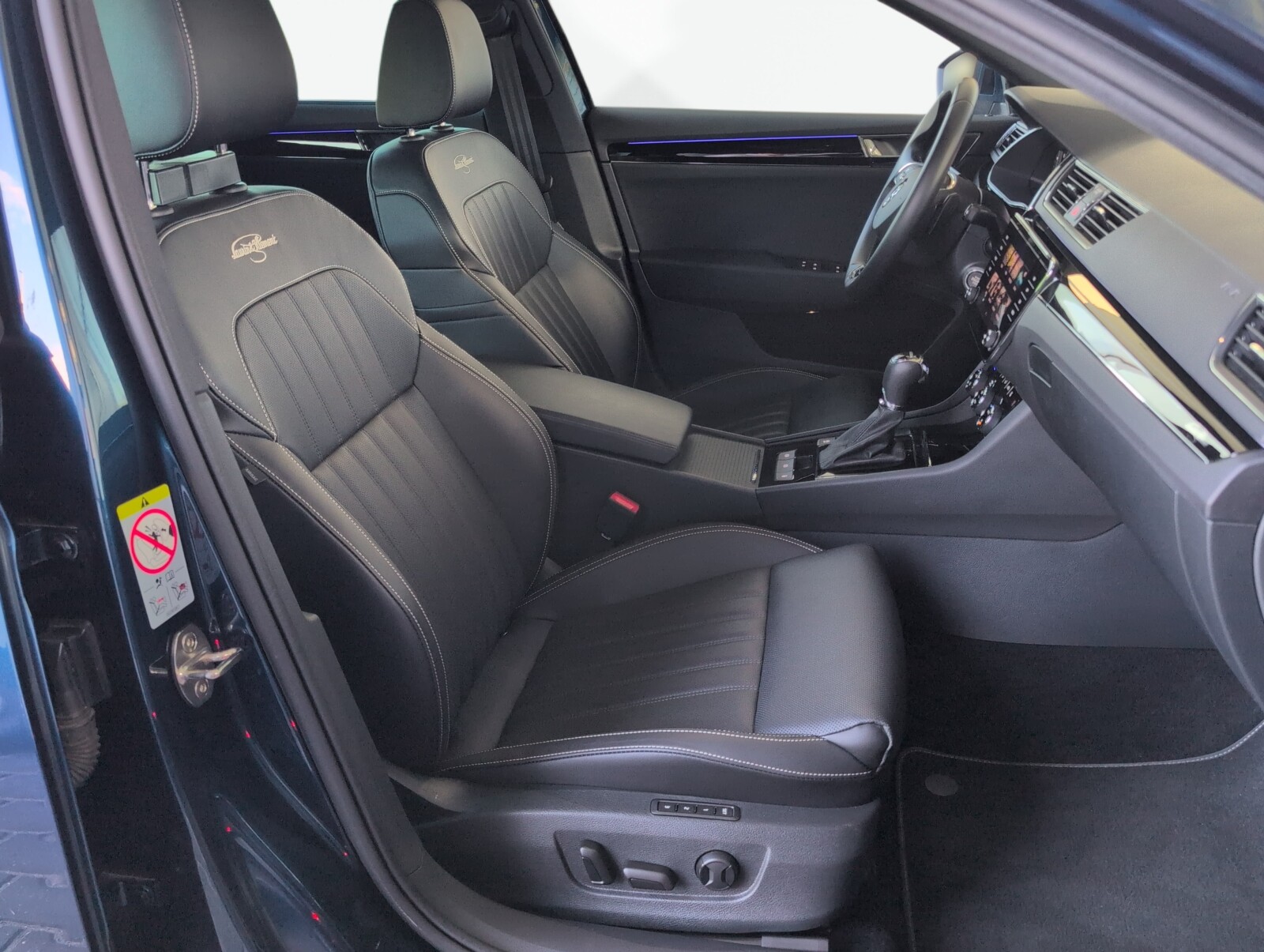 Škoda Superb Combi - zdjęcie 24