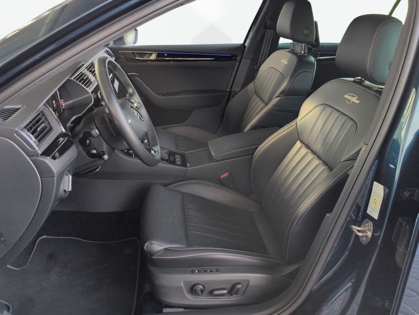 Škoda Superb Combi - zdjęcie 23
