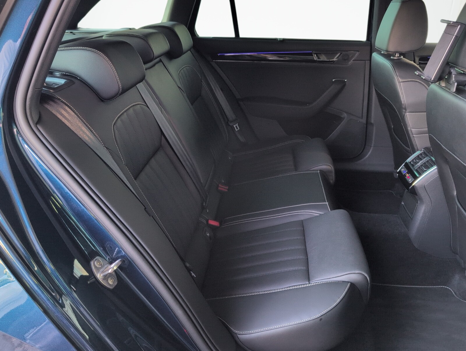 Škoda Superb Combi - zdjęcie 13