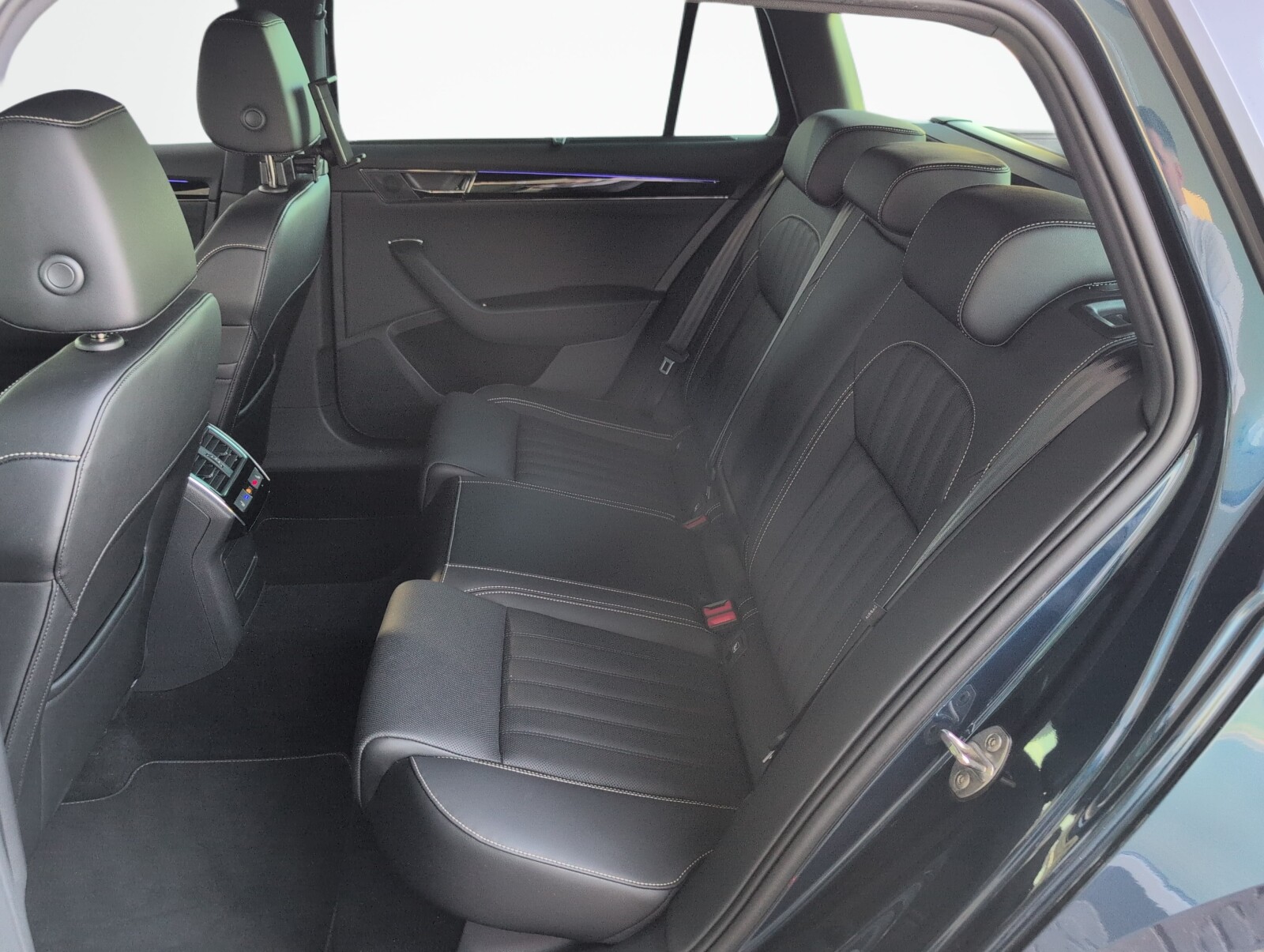 Škoda Superb Combi - zdjęcie 12