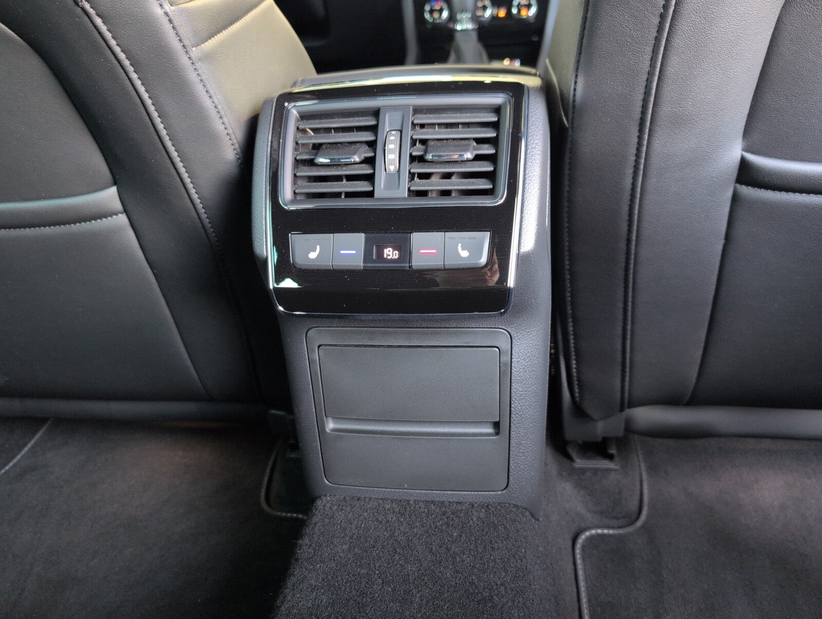 Škoda Superb Combi - zdjęcie 15