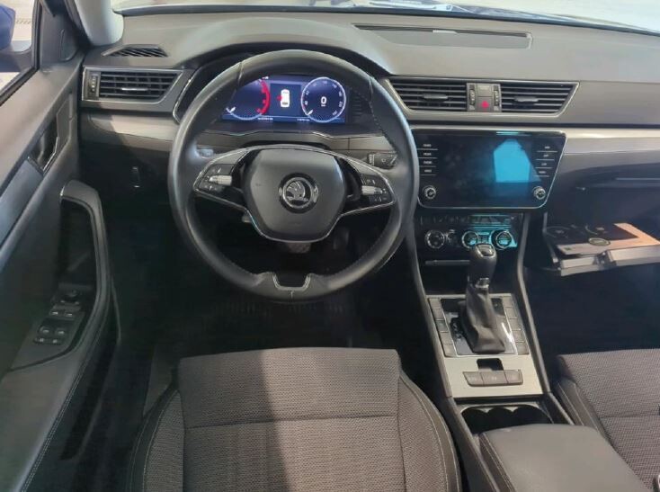 Škoda Superb Combi - zdjęcie 5