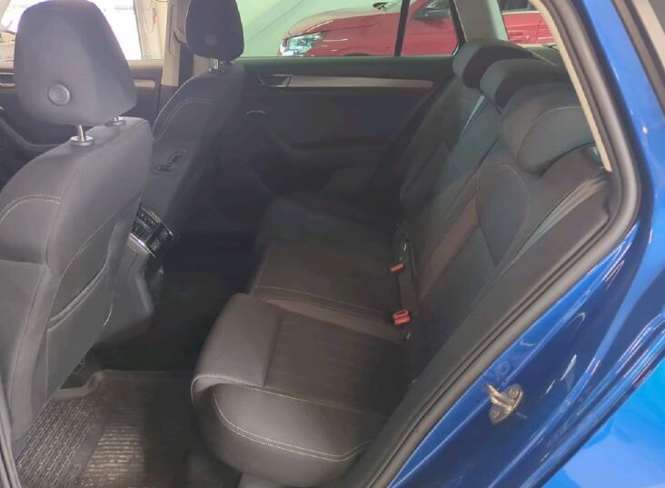Škoda Superb Combi - zdjęcie 7