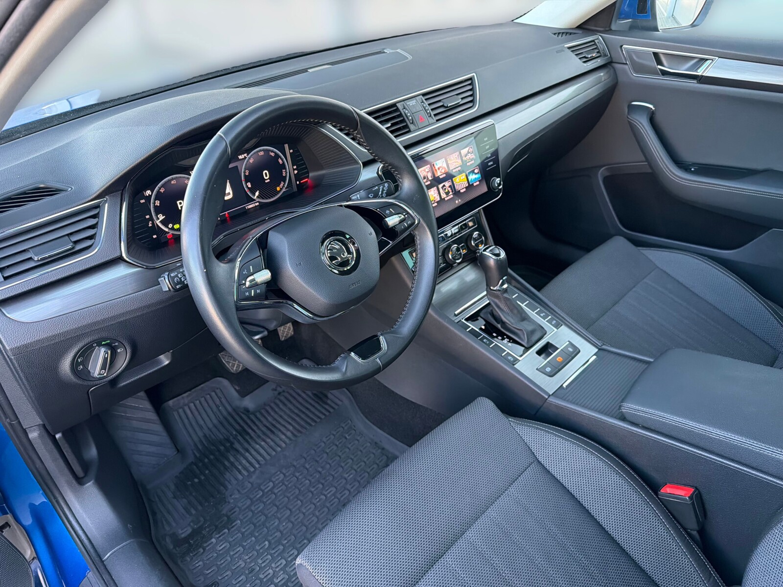 Škoda Superb Combi - zdjęcie 9