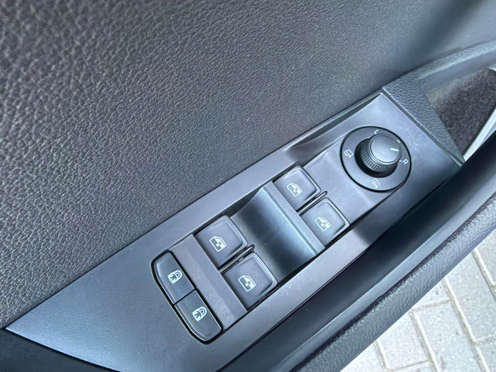 Škoda Superb Combi - zdjęcie 22