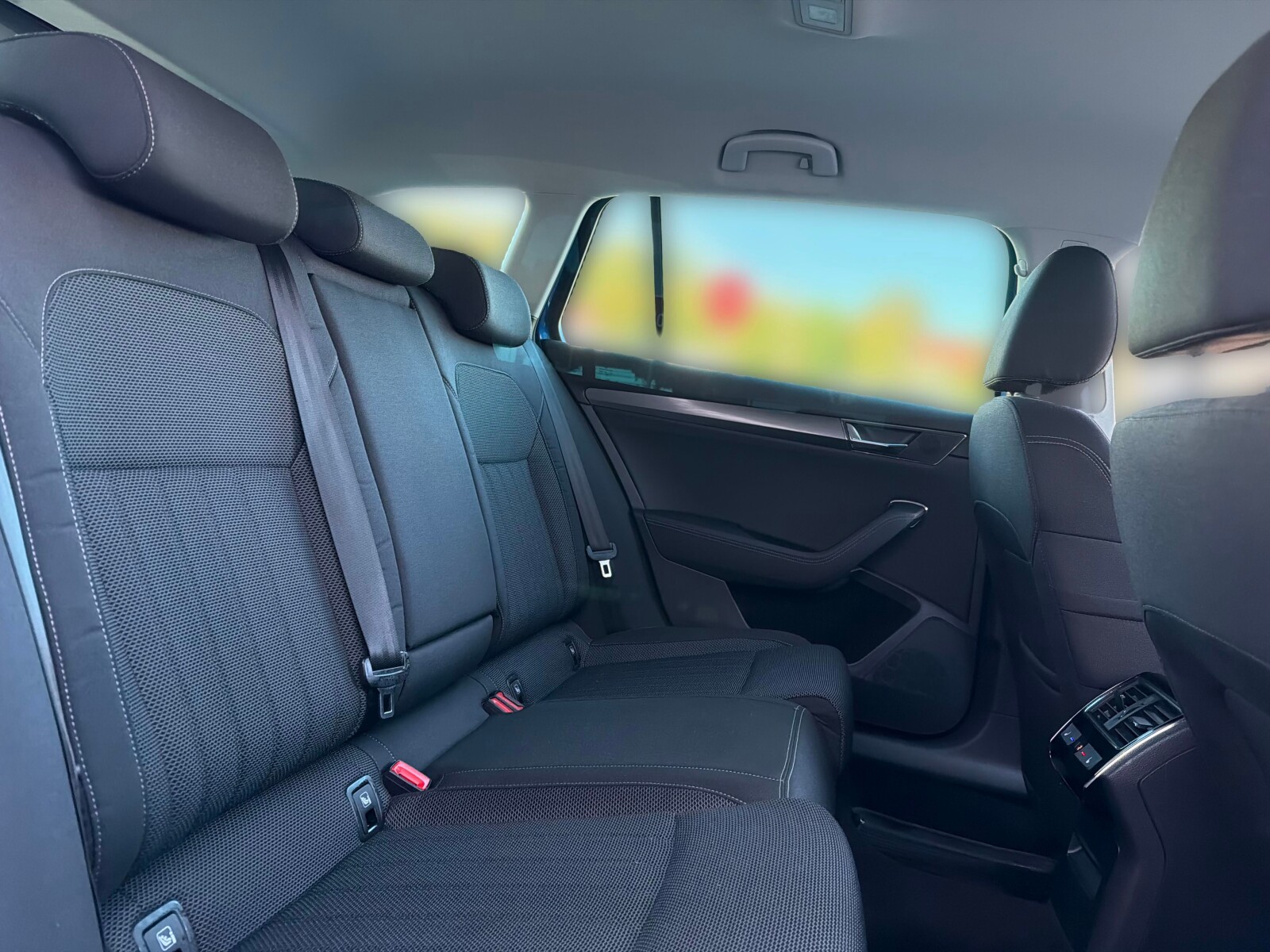 Škoda Superb Combi - zdjęcie 15