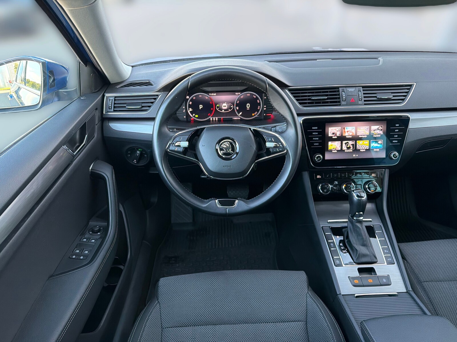 Škoda Superb Combi - zdjęcie 20