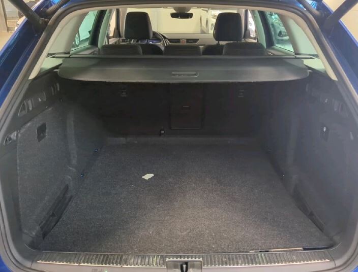 Škoda Superb Combi - zdjęcie 8