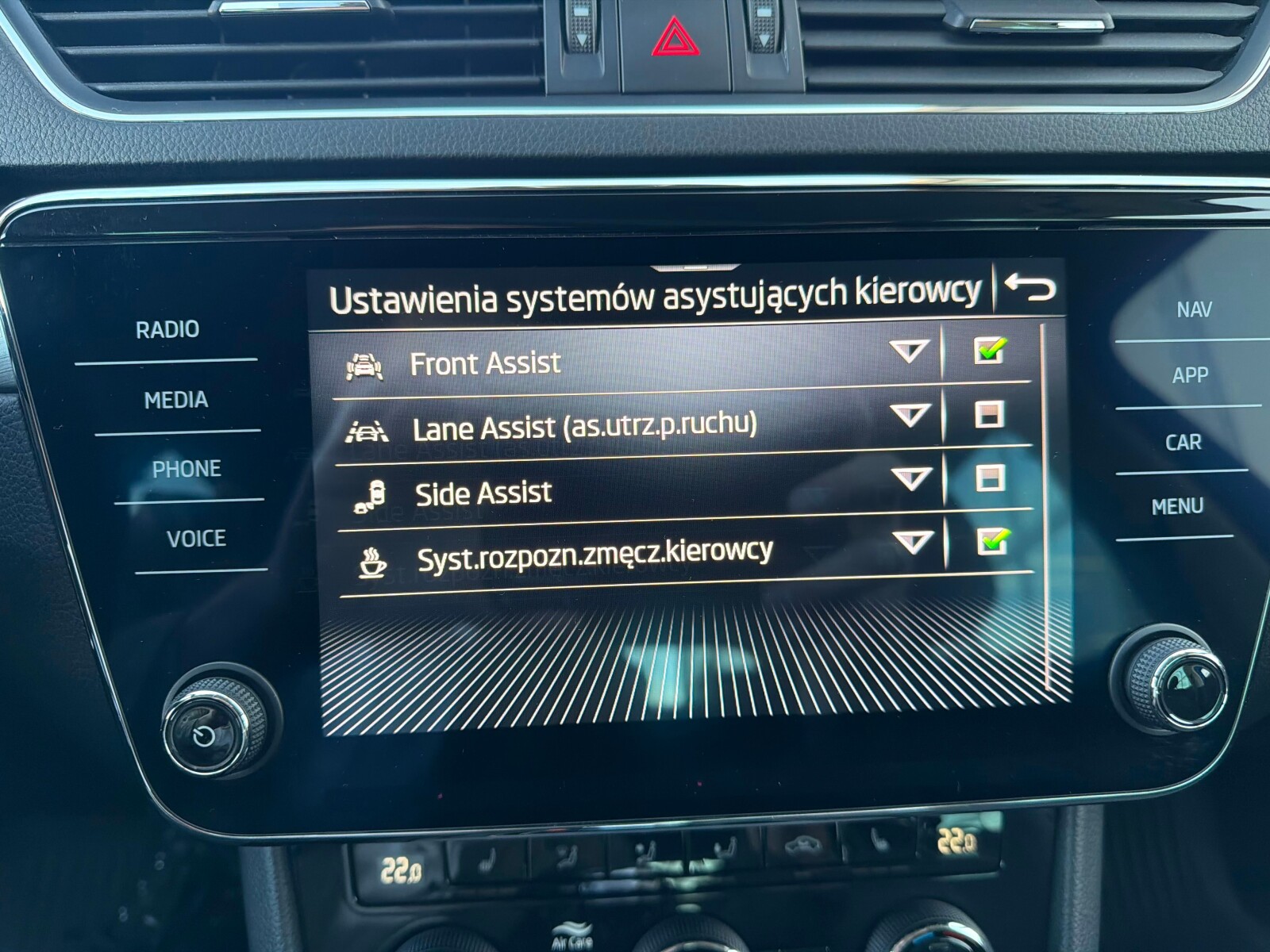 Škoda Superb Combi - zdjęcie 33