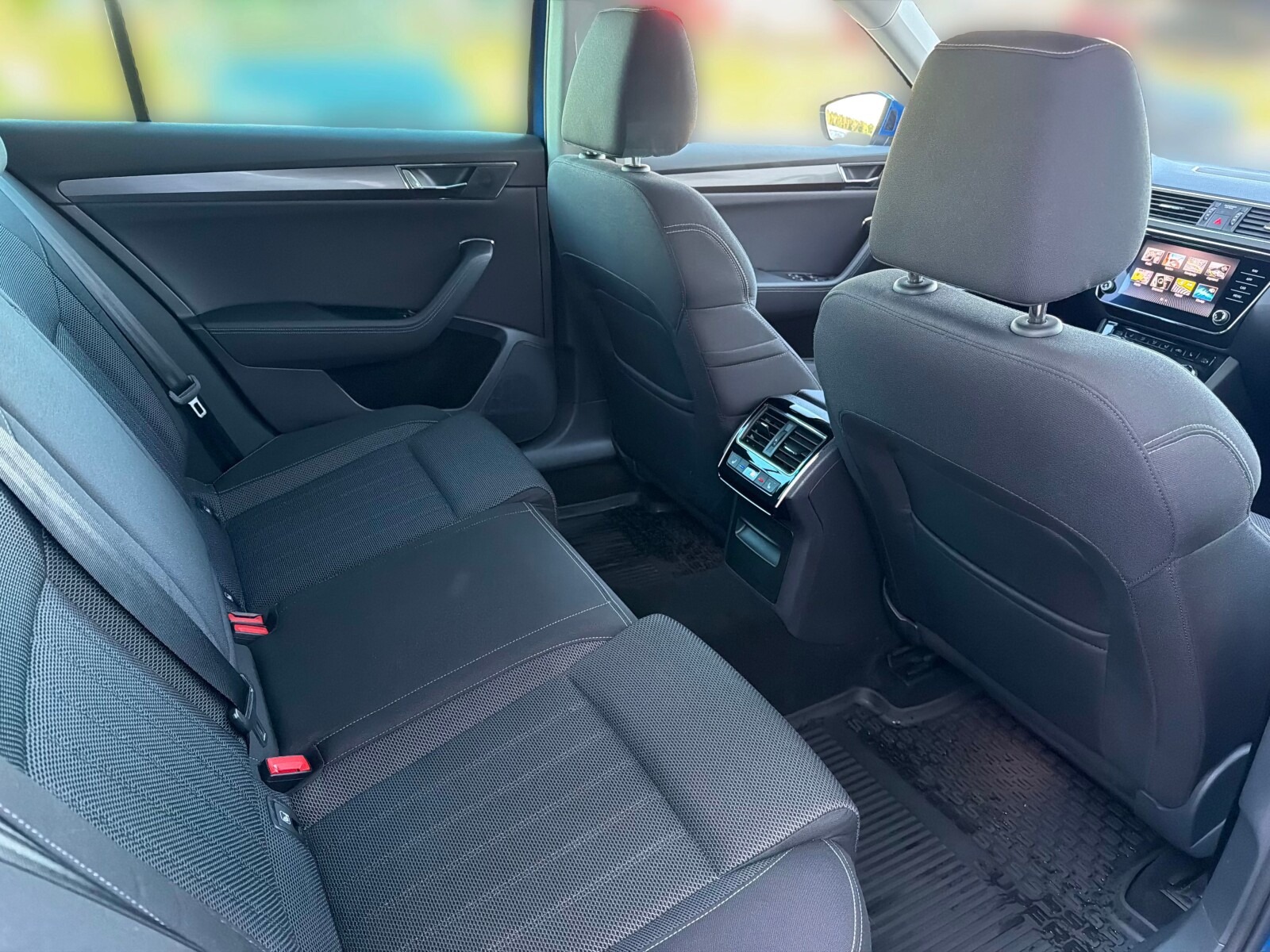 Škoda Superb Combi - zdjęcie 14