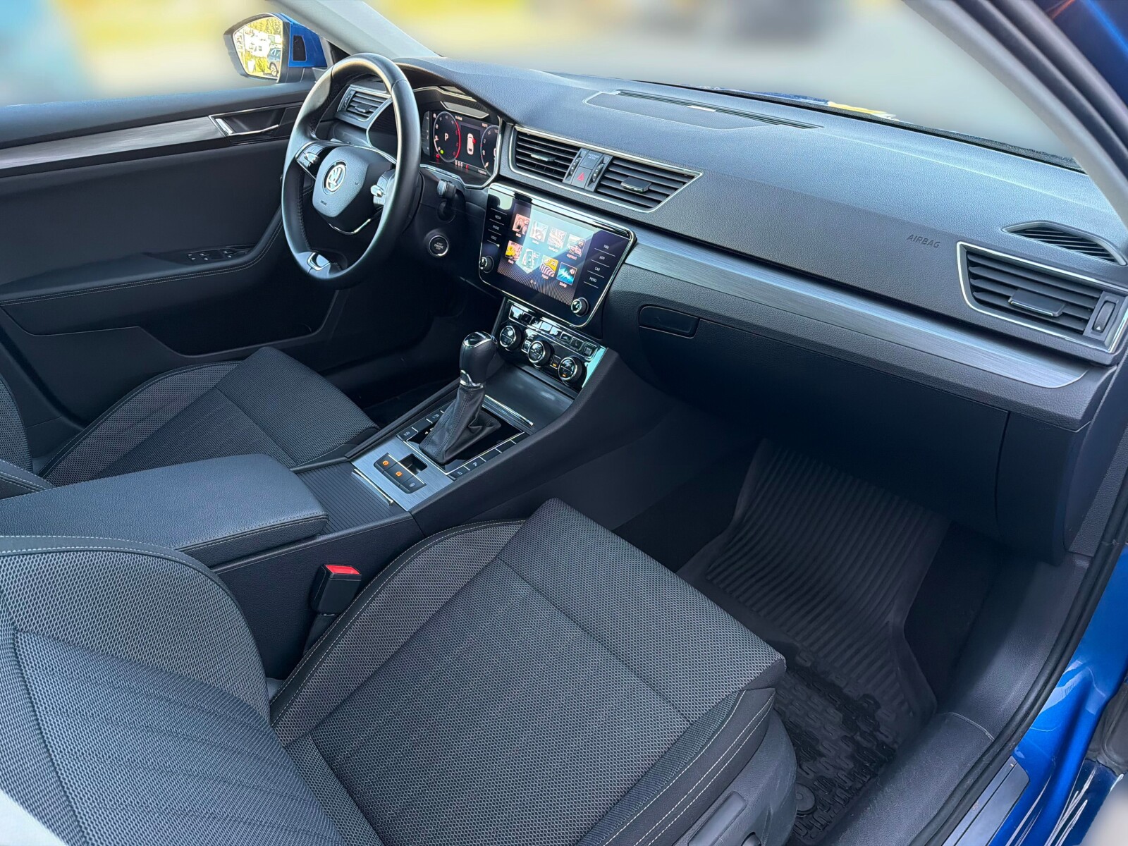 Škoda Superb Combi - zdjęcie 16