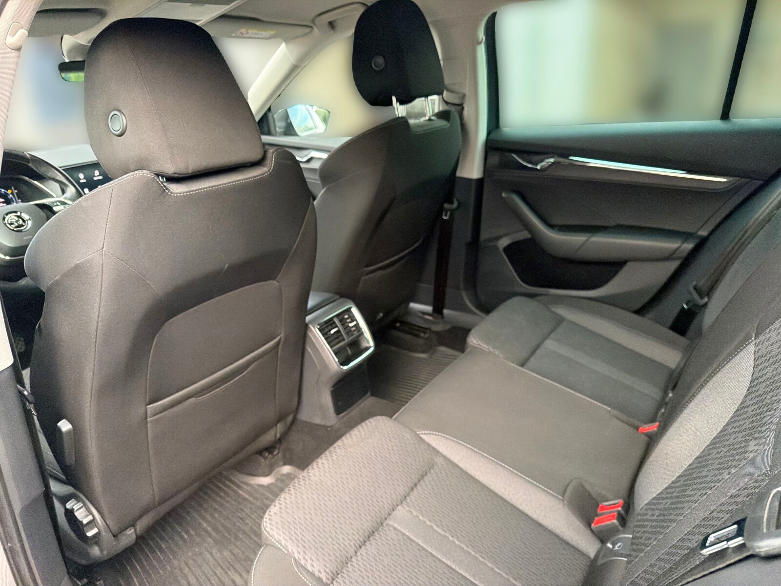 Škoda Octavia Combi - zdjęcie 11