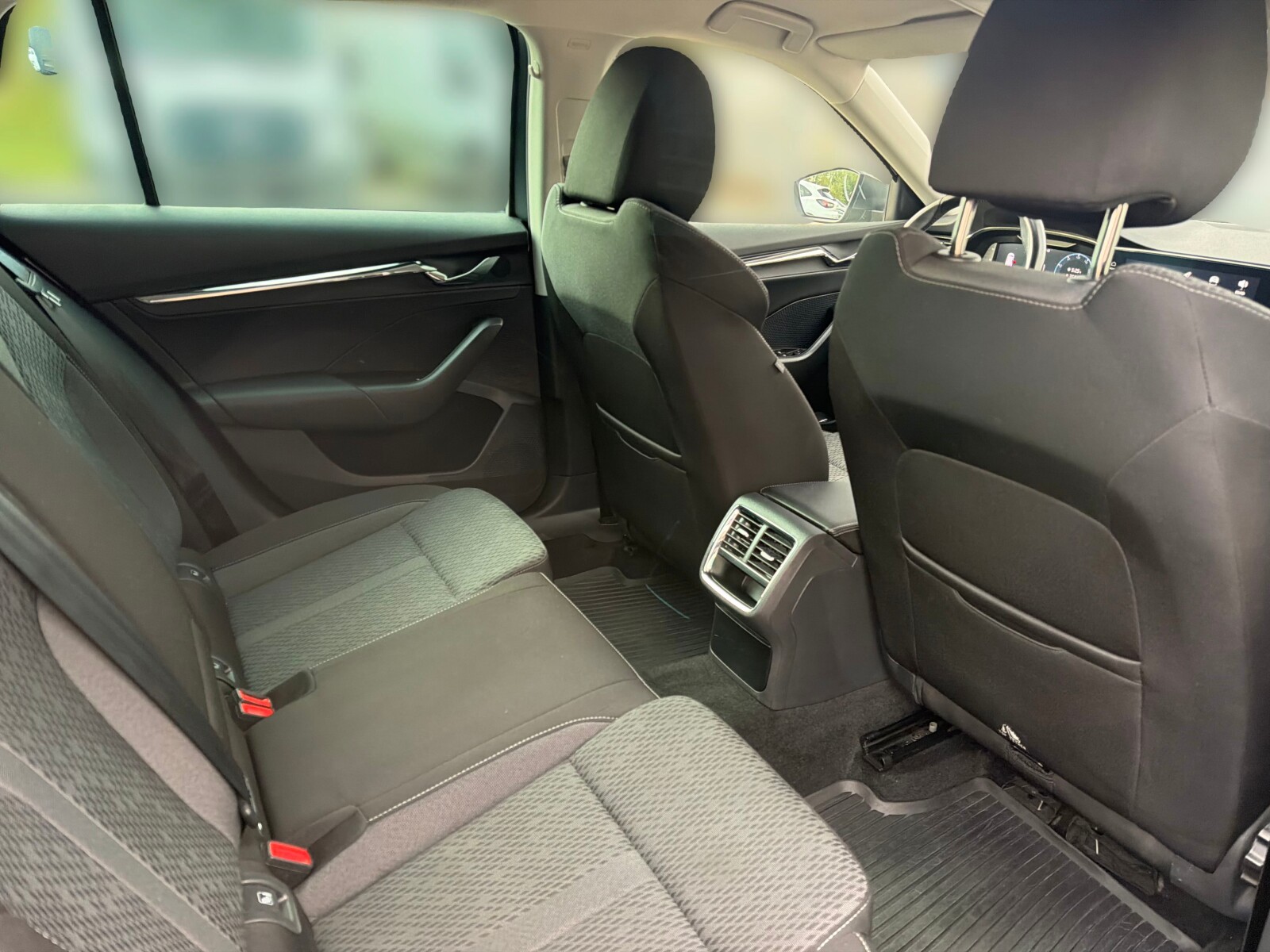 Škoda Octavia Combi - zdjęcie 13