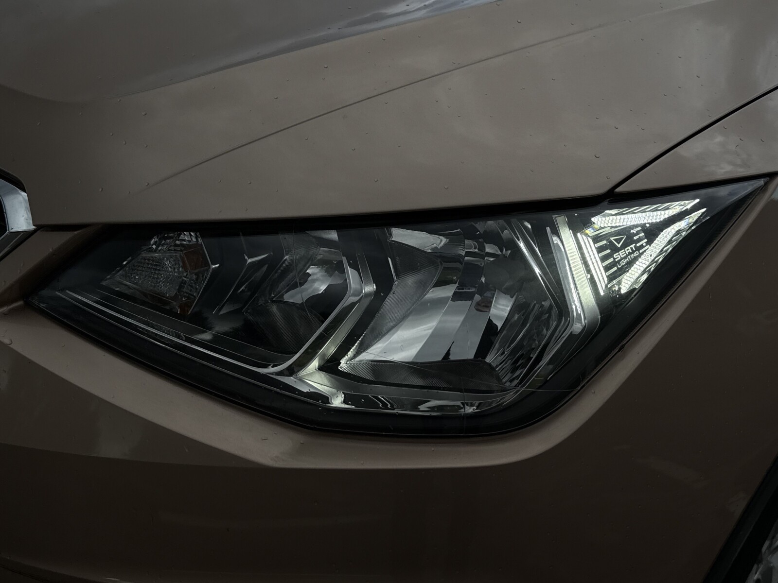 Seat Arona - zdjęcie 36