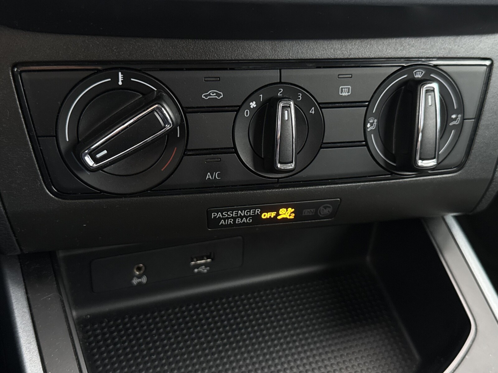 Seat Arona - zdjęcie 24