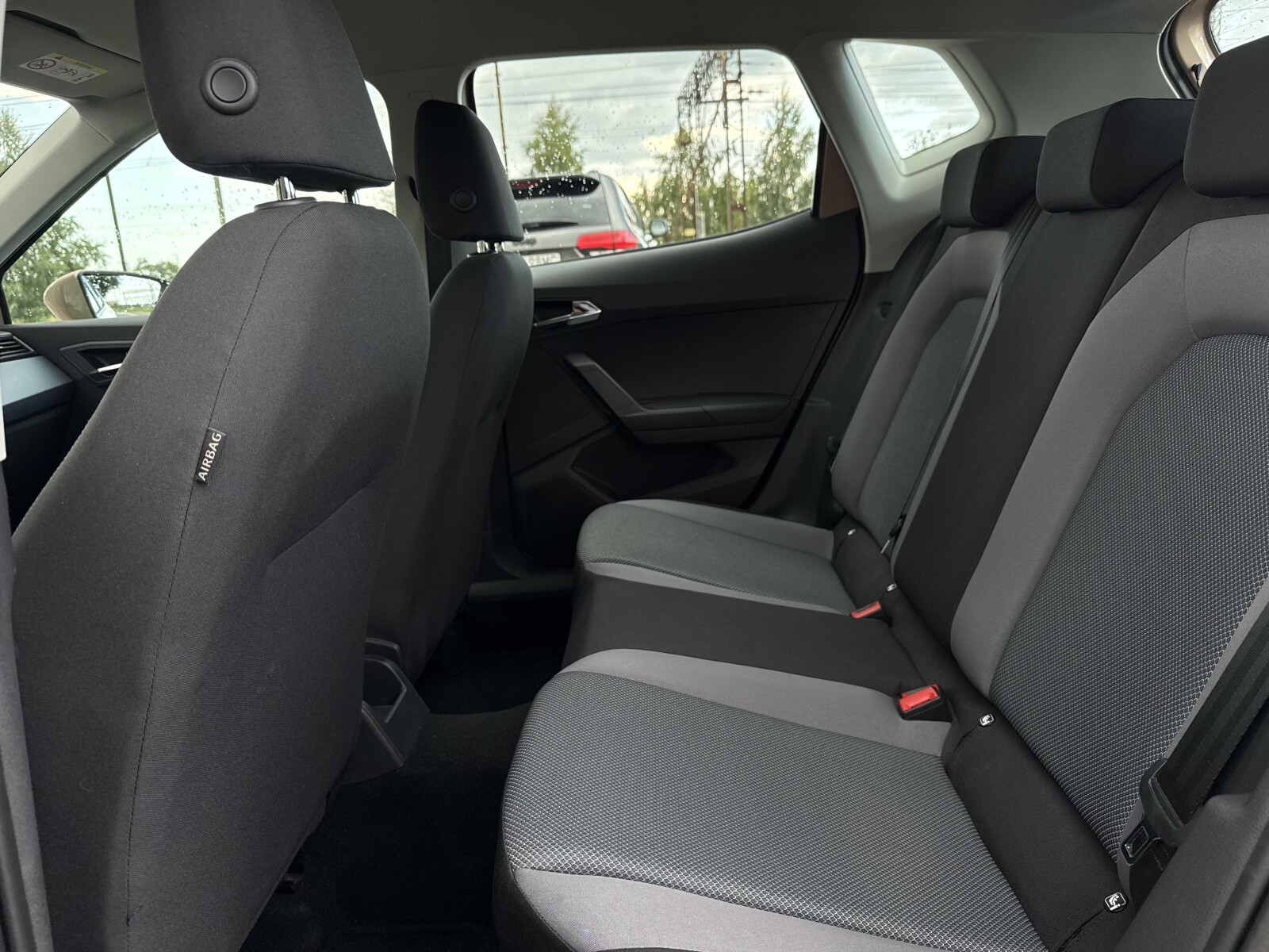 Seat Arona - zdjęcie 29