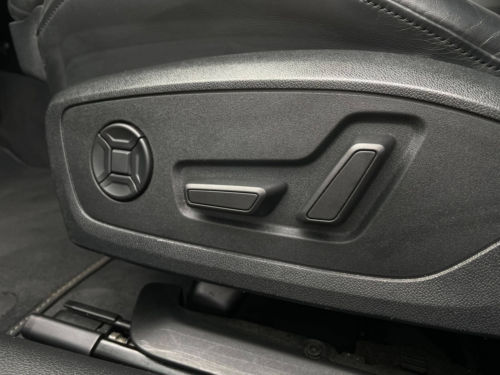 Audi A6 Avant - zdjęcie 19