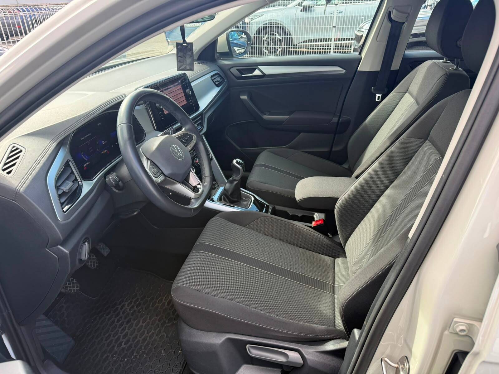 Volkswagen T-Roc - zdjęcie 11