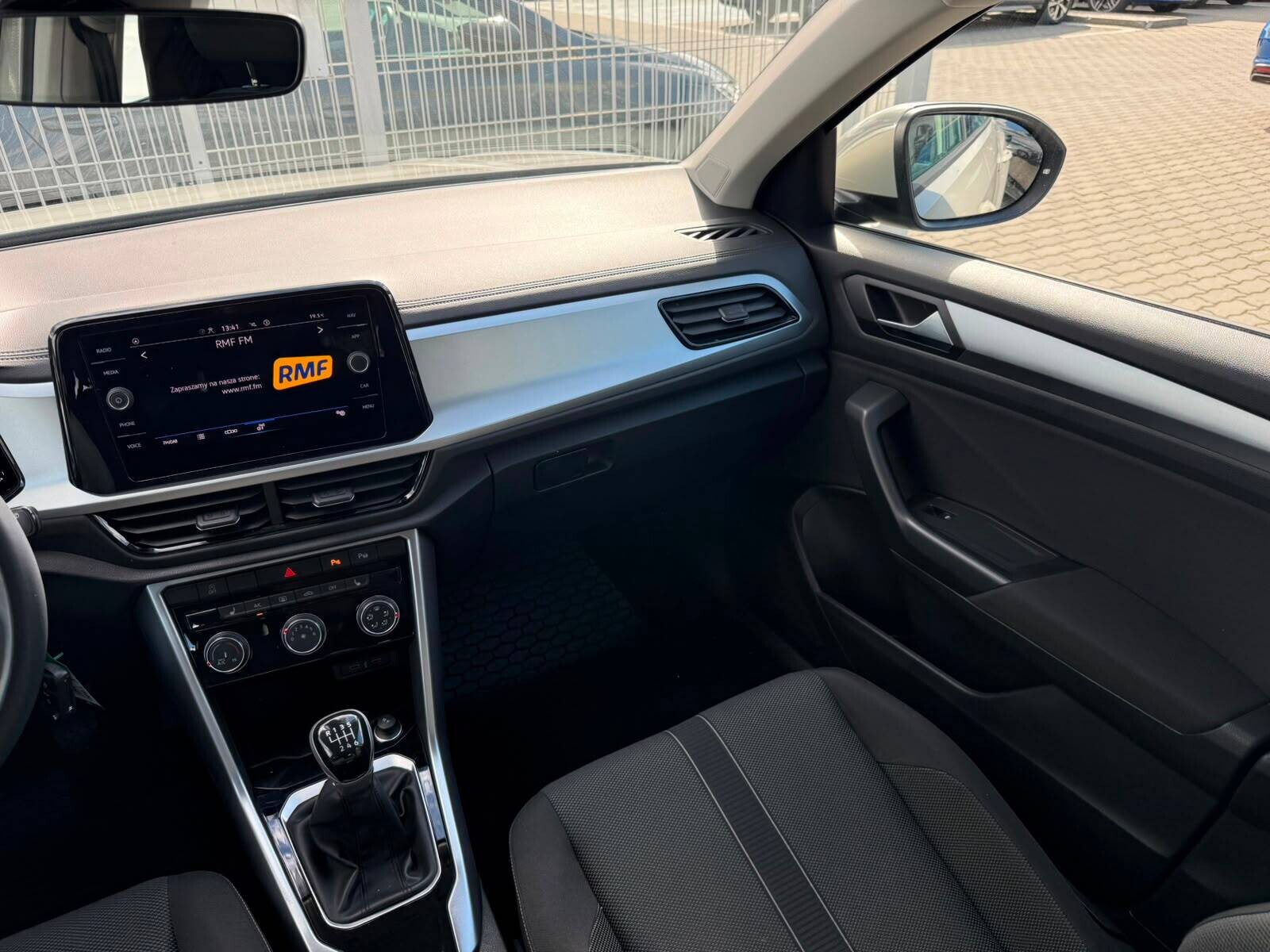 Volkswagen T-Roc - zdjęcie 14