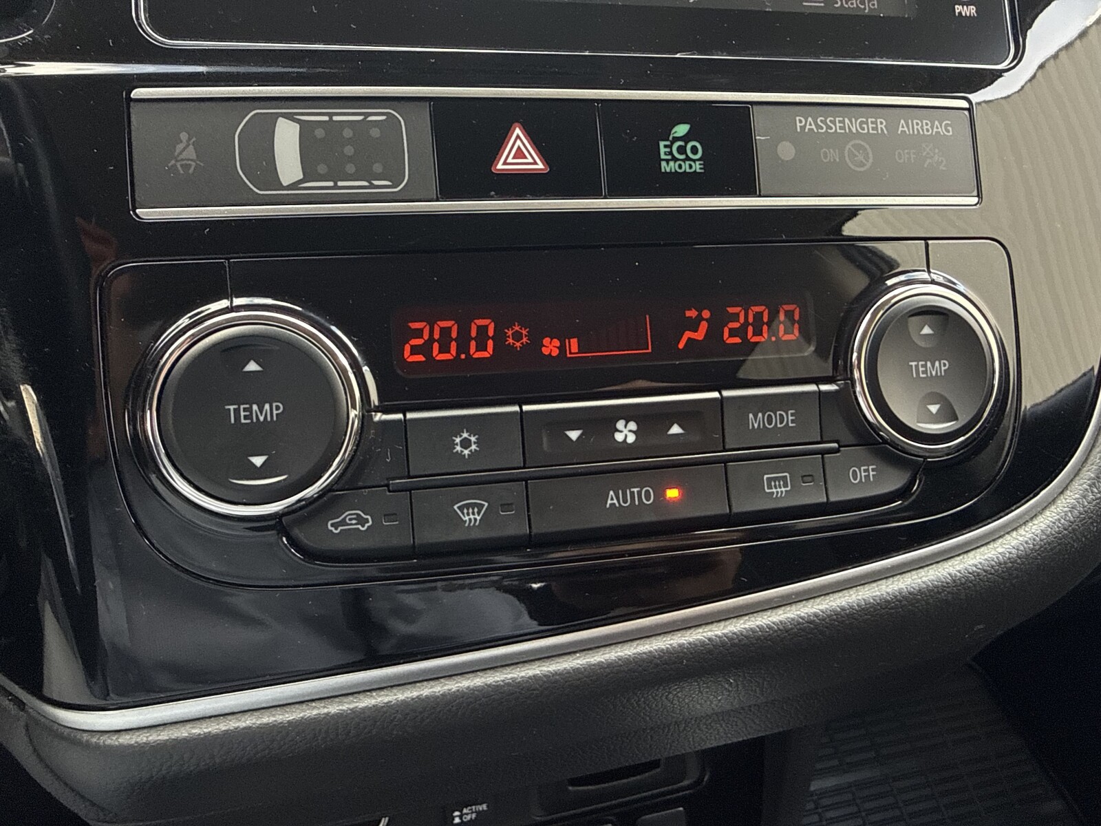 Mitsubishi Outlander - zdjęcie 25