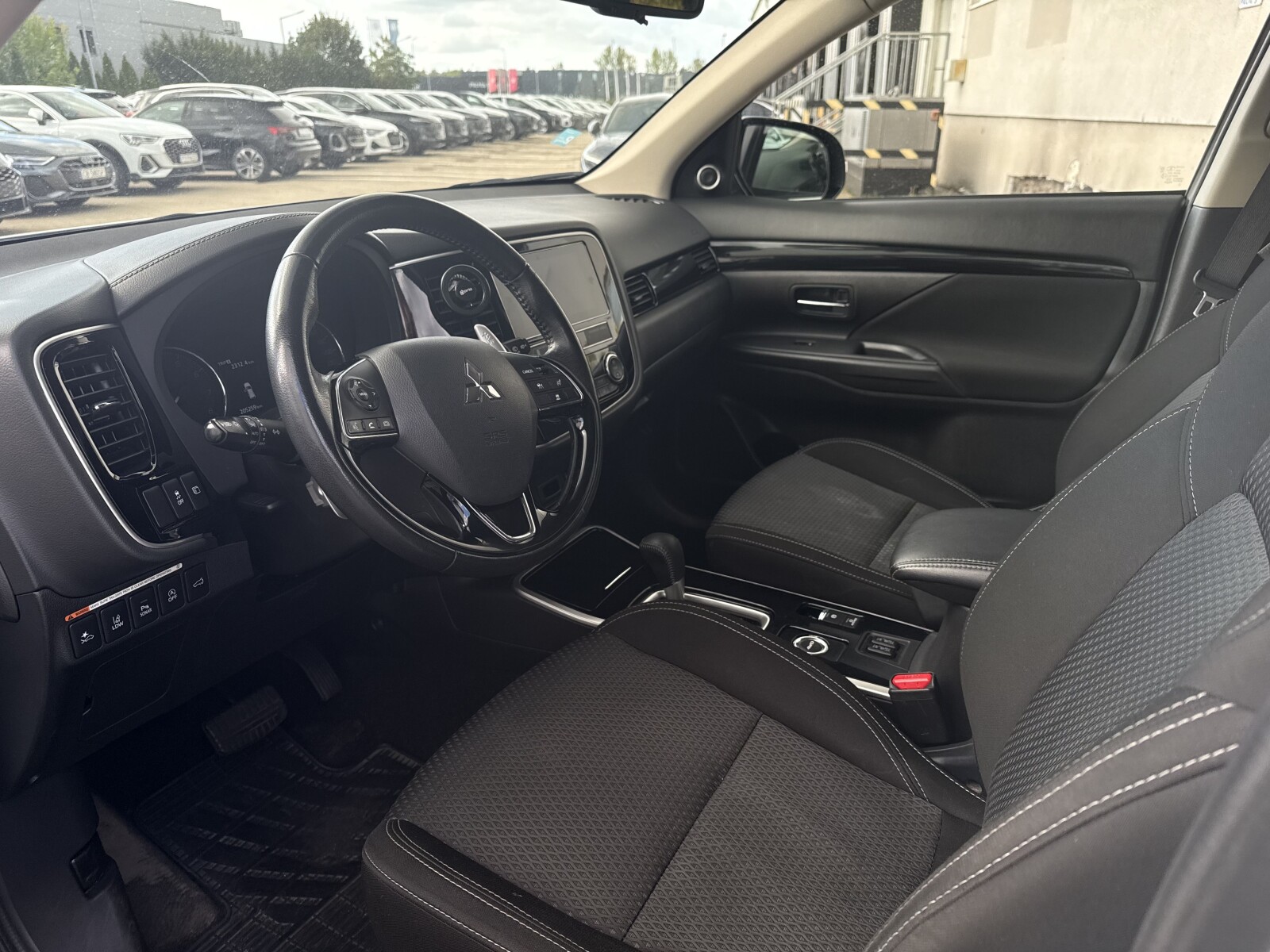 Mitsubishi Outlander - zdjęcie 12
