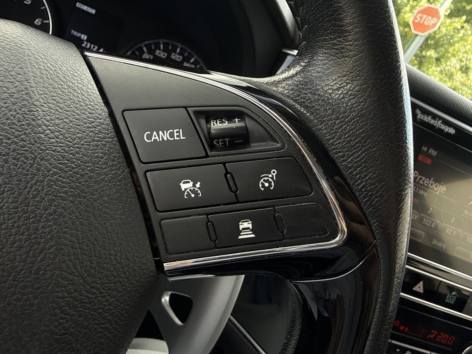 Mitsubishi Outlander - zdjęcie 17