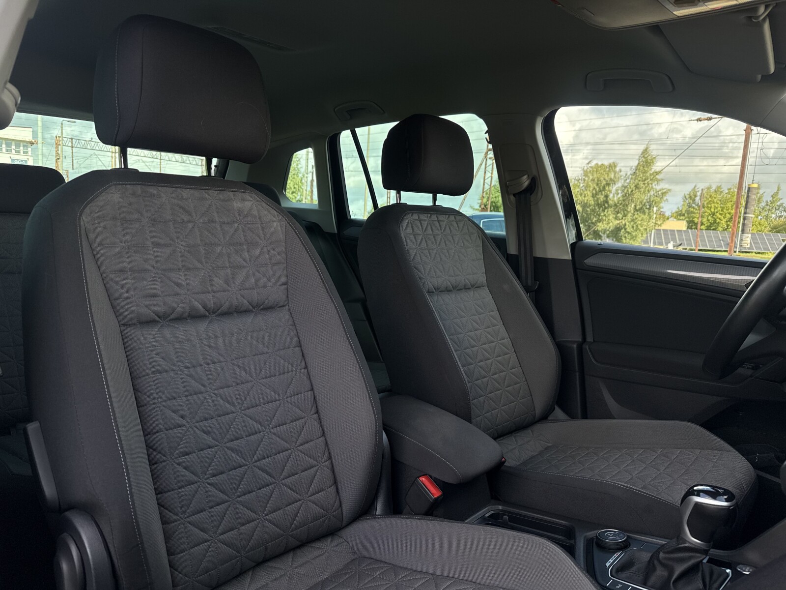 Volkswagen Tiguan - zdjęcie 13