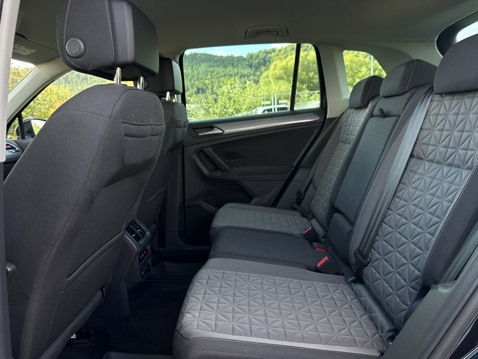 Volkswagen Tiguan - zdjęcie 28