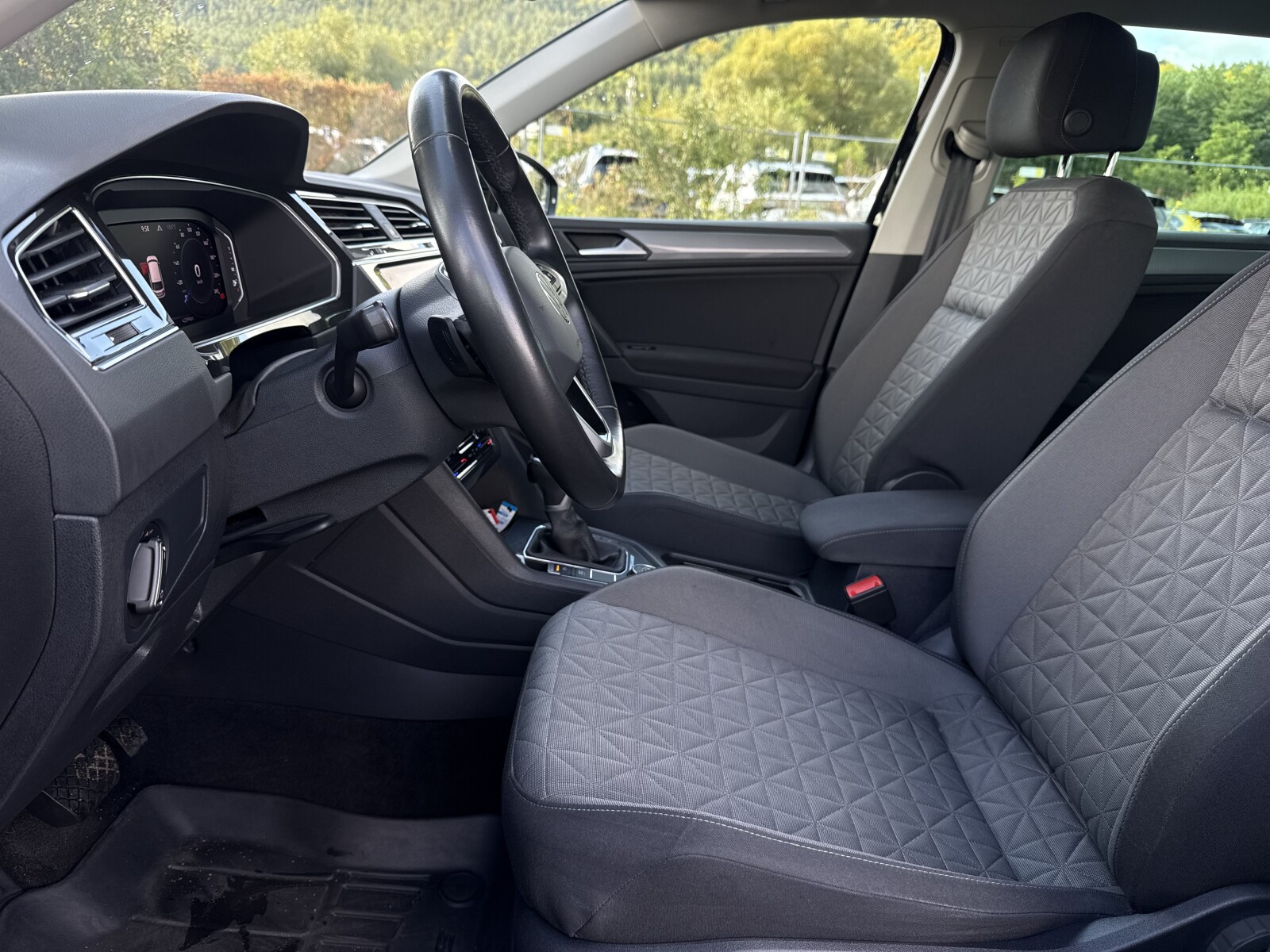 Volkswagen Tiguan - zdjęcie 10