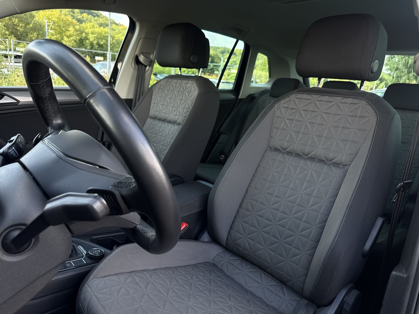Volkswagen Tiguan - zdjęcie 11