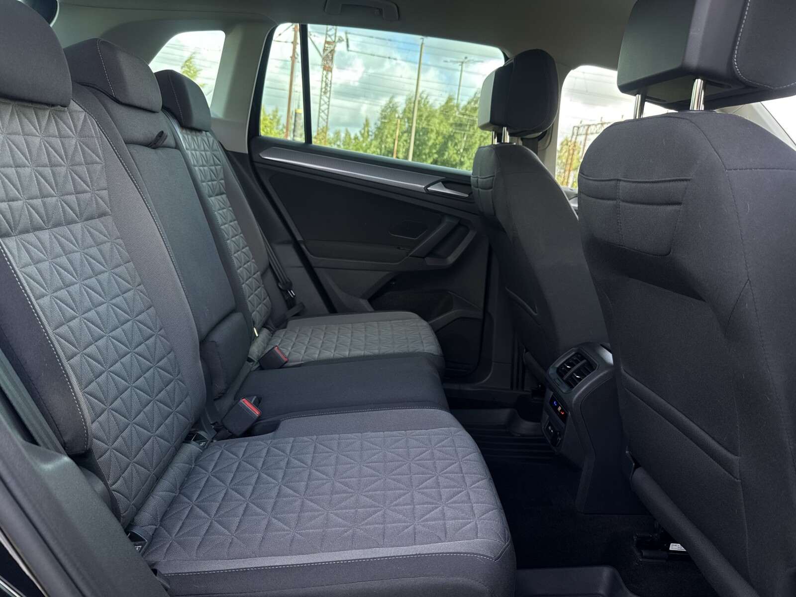 Volkswagen Tiguan - zdjęcie 31