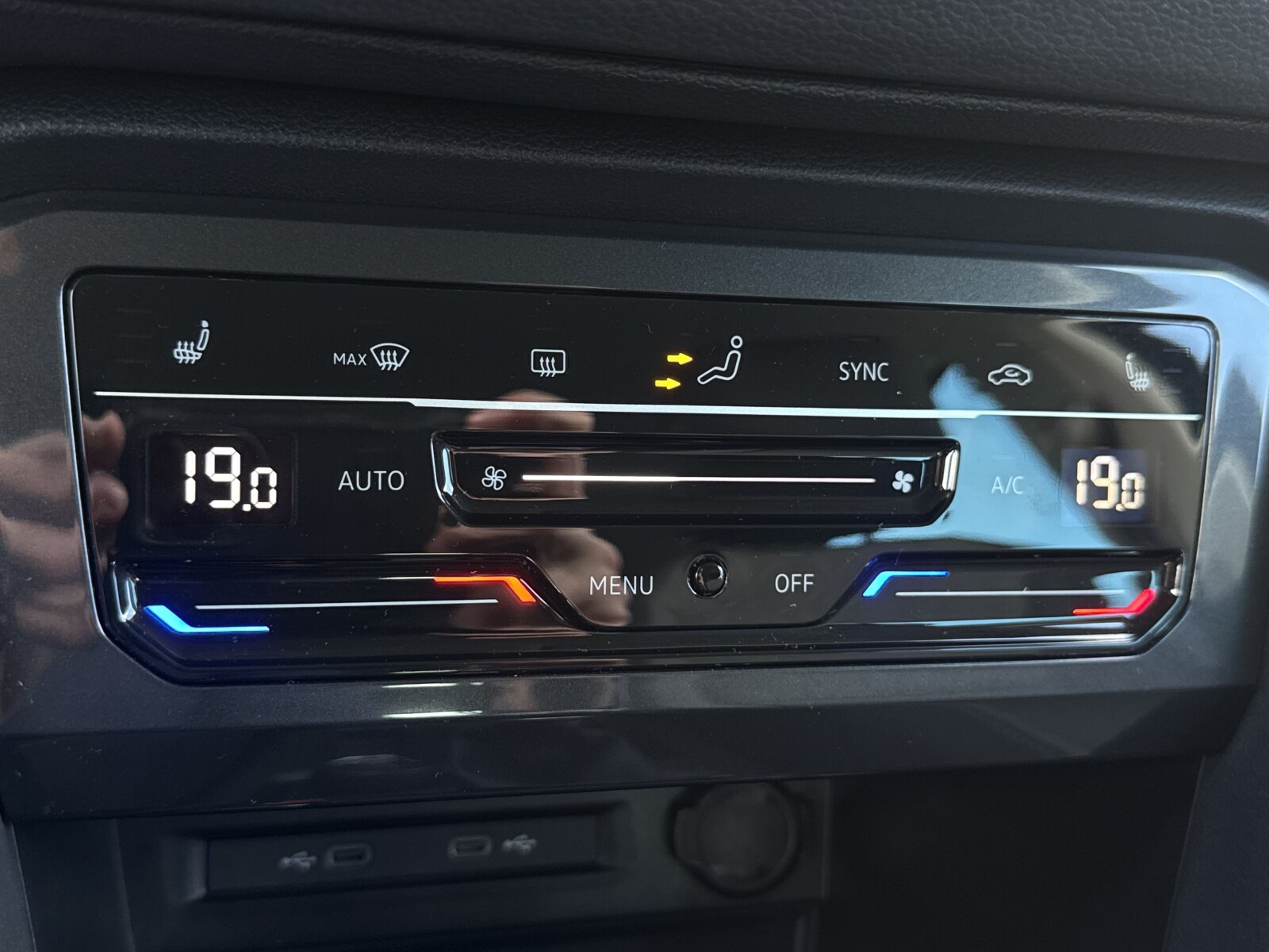Volkswagen Tiguan - zdjęcie 22