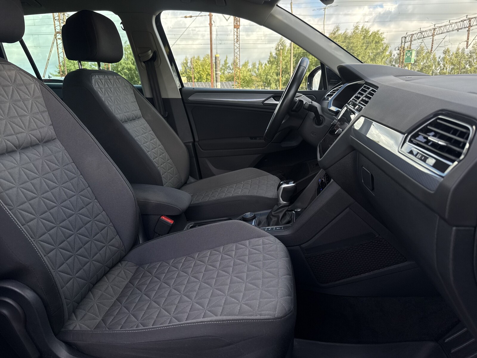 Volkswagen Tiguan - zdjęcie 12