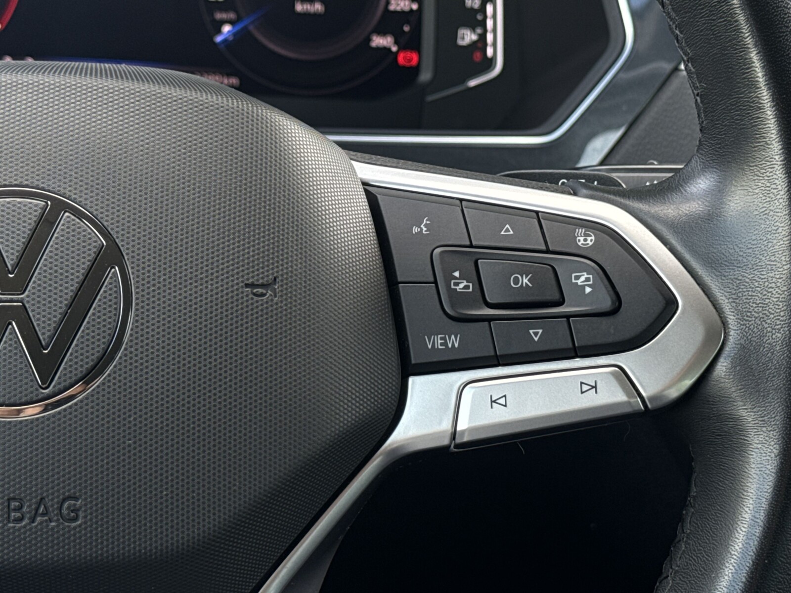 Volkswagen Tiguan - zdjęcie 16