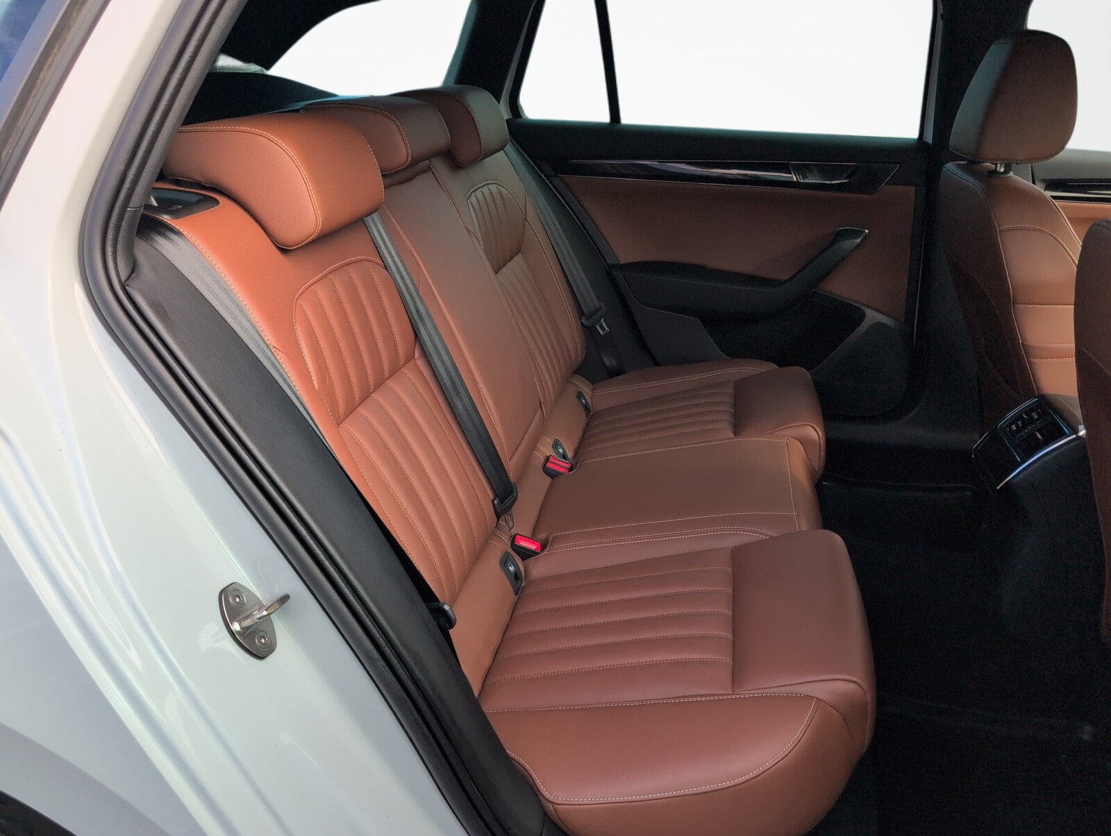 Škoda Superb Combi - zdjęcie 13
