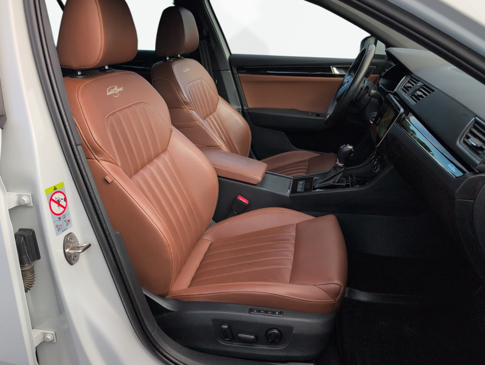 Škoda Superb Combi - zdjęcie 17
