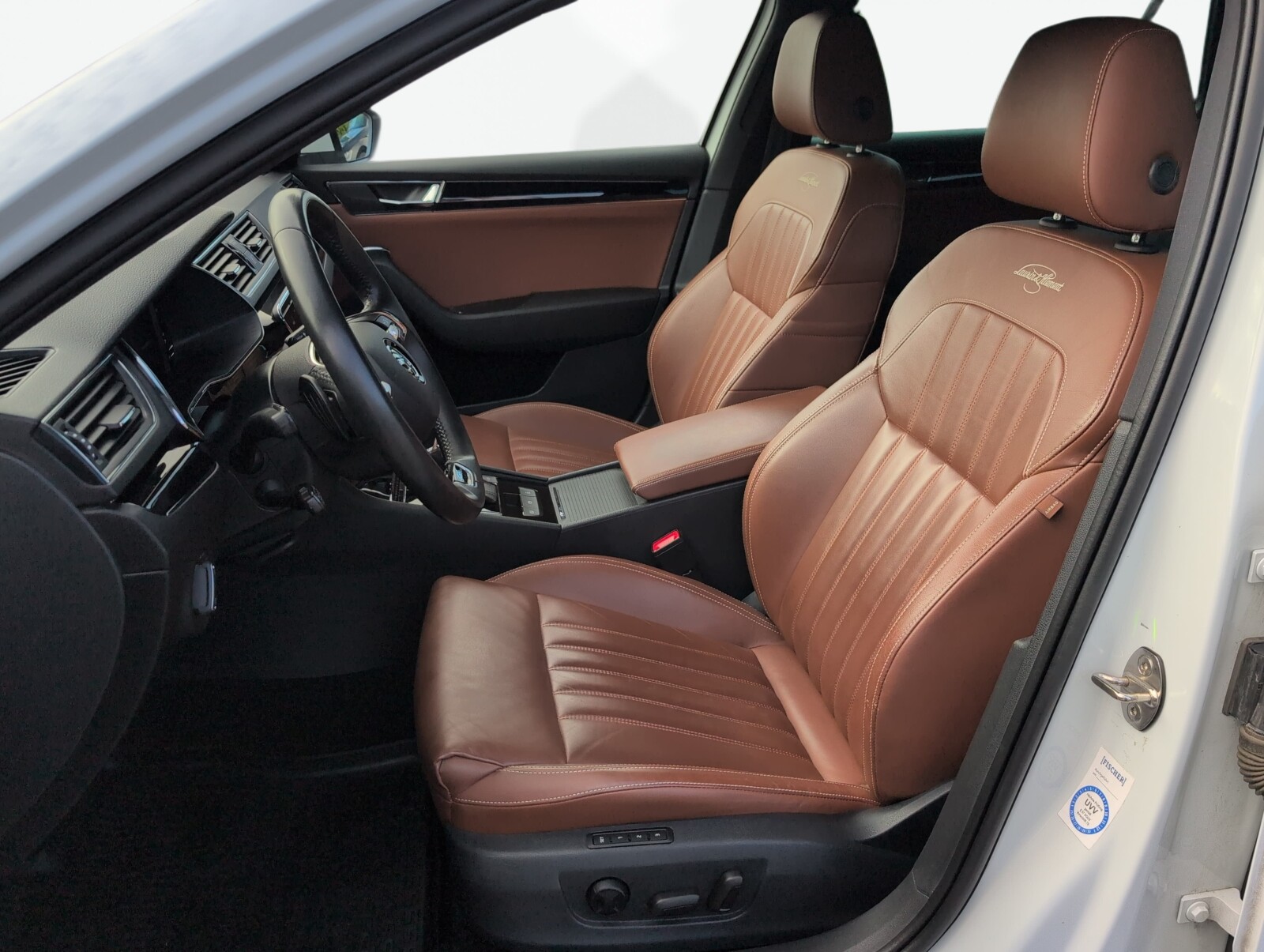 Škoda Superb Combi - zdjęcie 20
