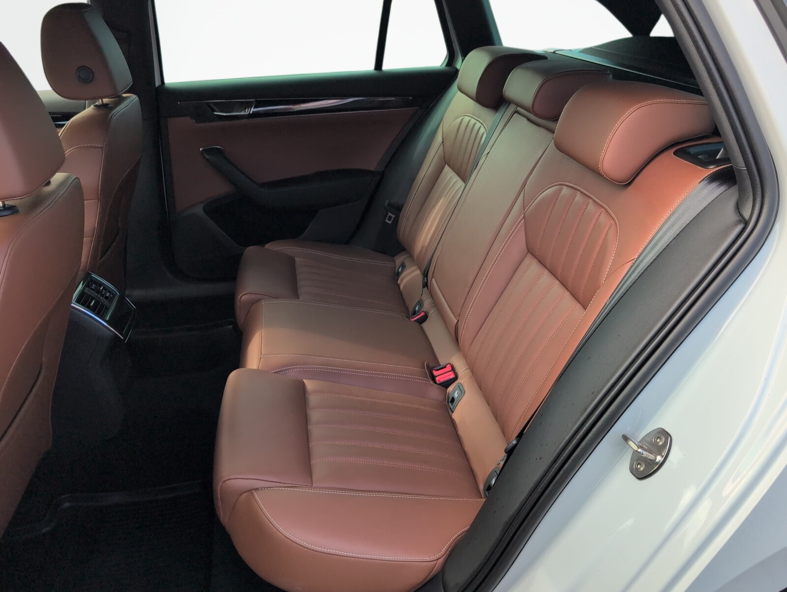 Škoda Superb Combi - zdjęcie 12