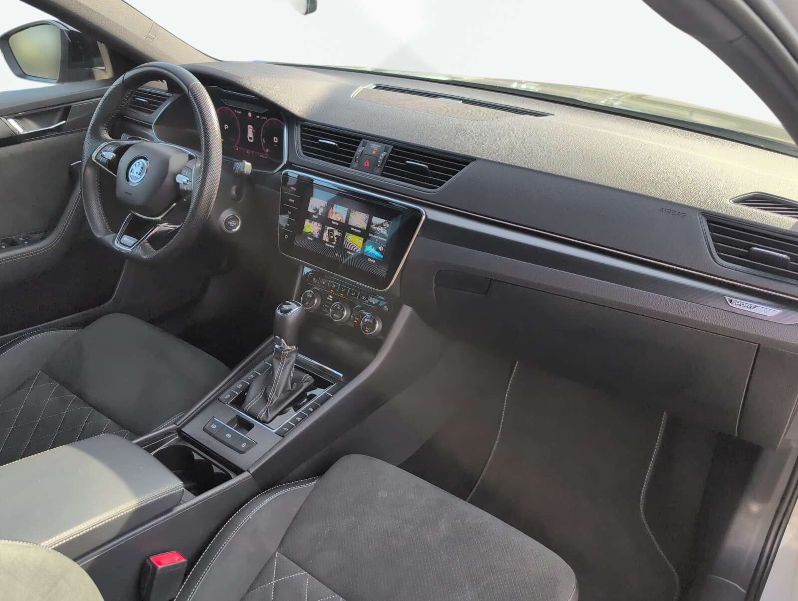 Škoda Superb Combi - zdjęcie 18