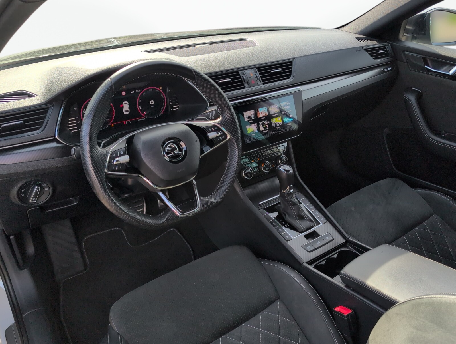 Škoda Superb Combi - zdjęcie 21