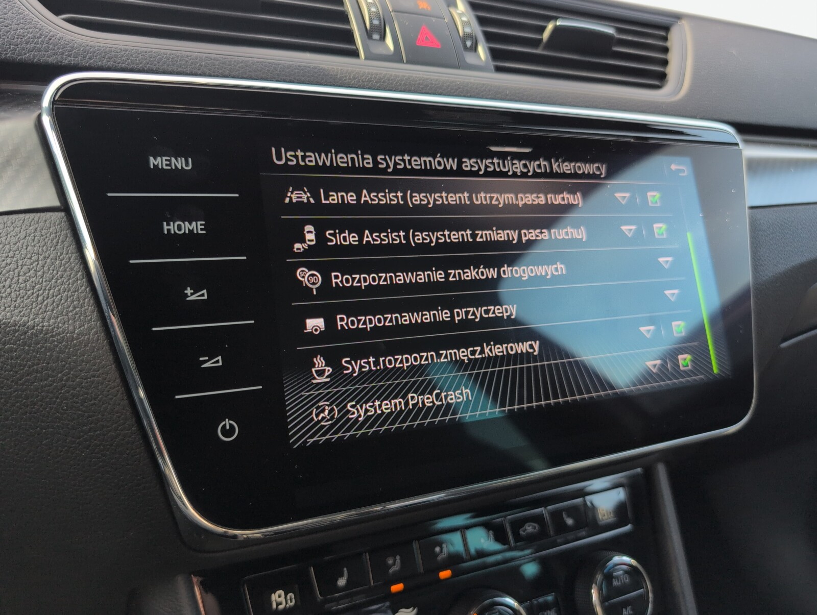 Škoda Superb Combi - zdjęcie 34