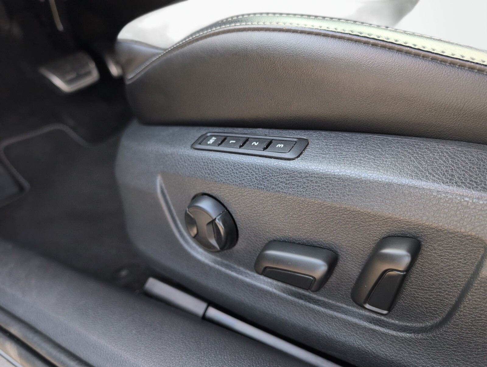 Škoda Superb Combi - zdjęcie 22