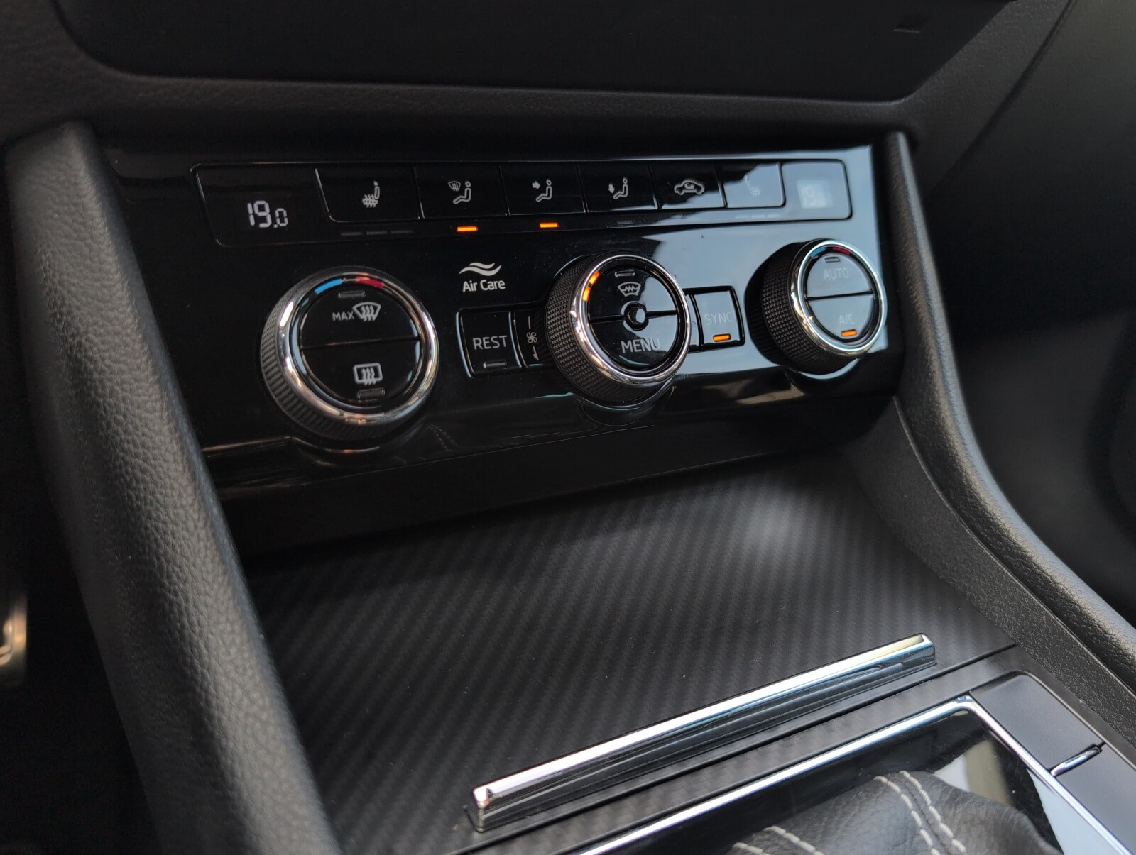 Škoda Superb Combi - zdjęcie 40
