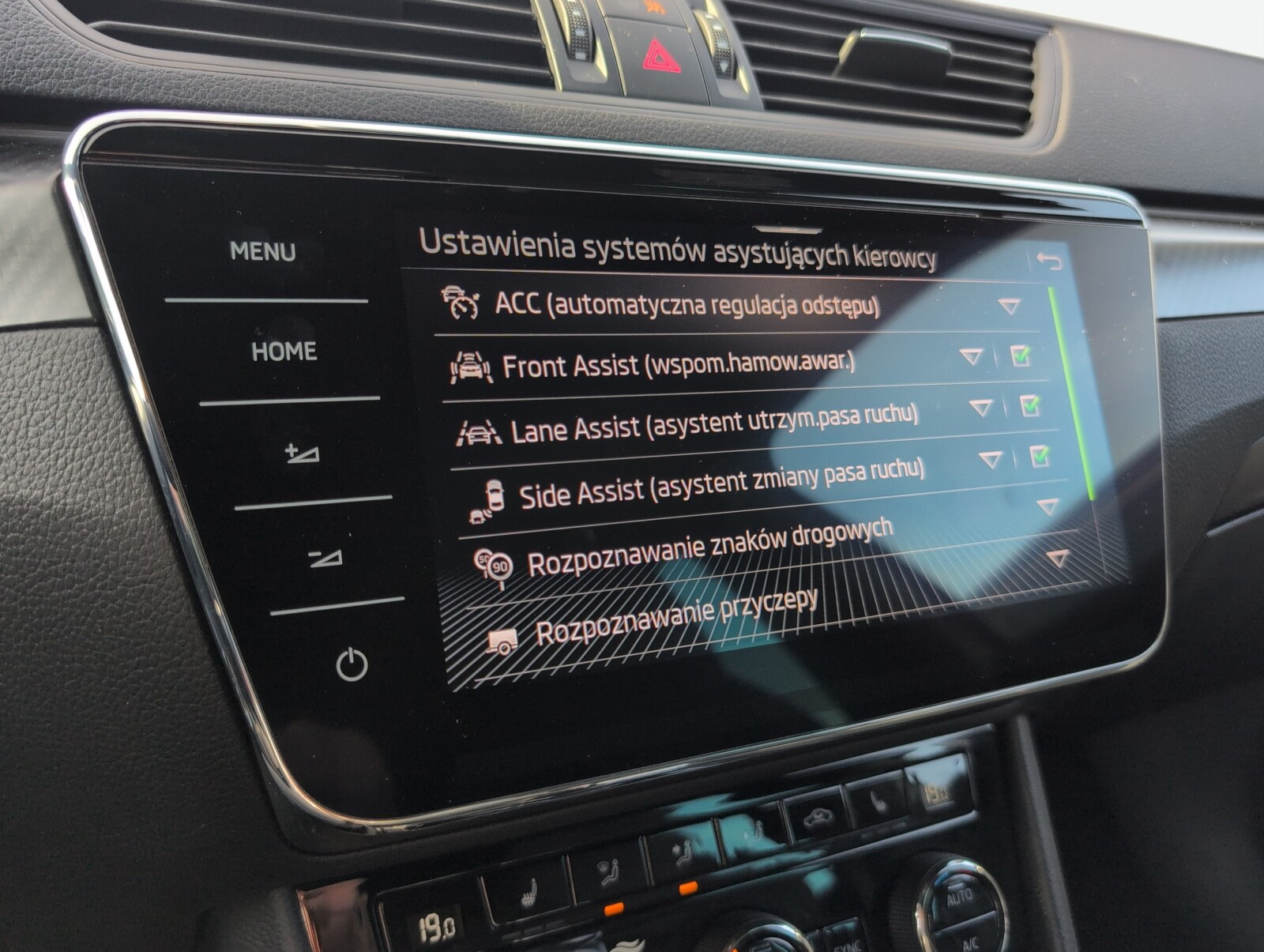 Škoda Superb Combi - zdjęcie 33