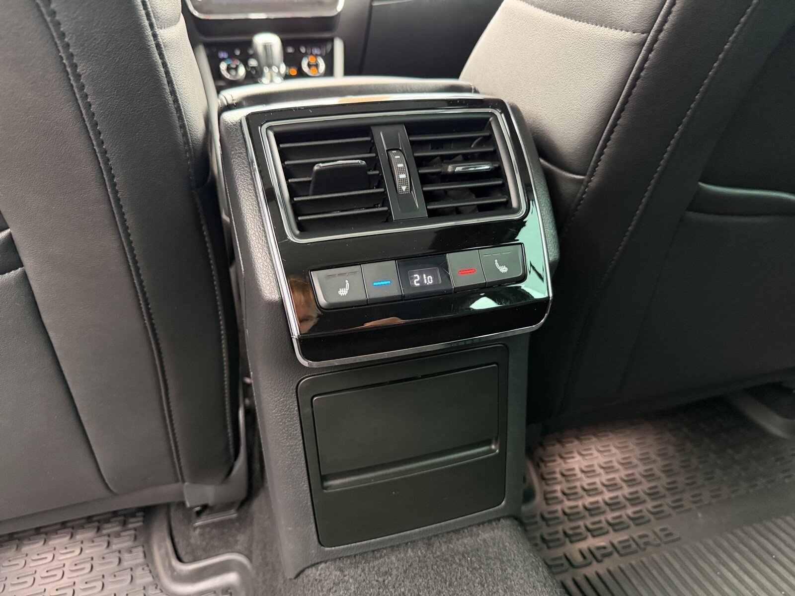 Škoda Superb Combi - zdjęcie 38