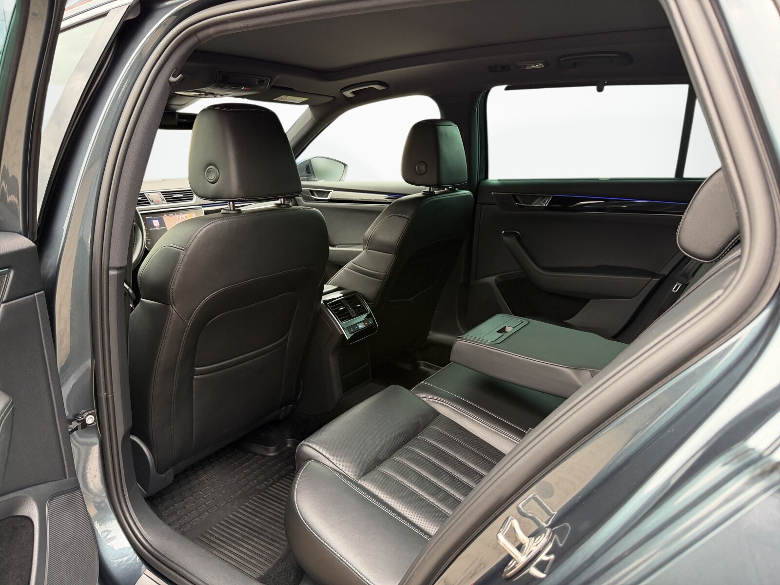 Škoda Superb Combi - zdjęcie 37