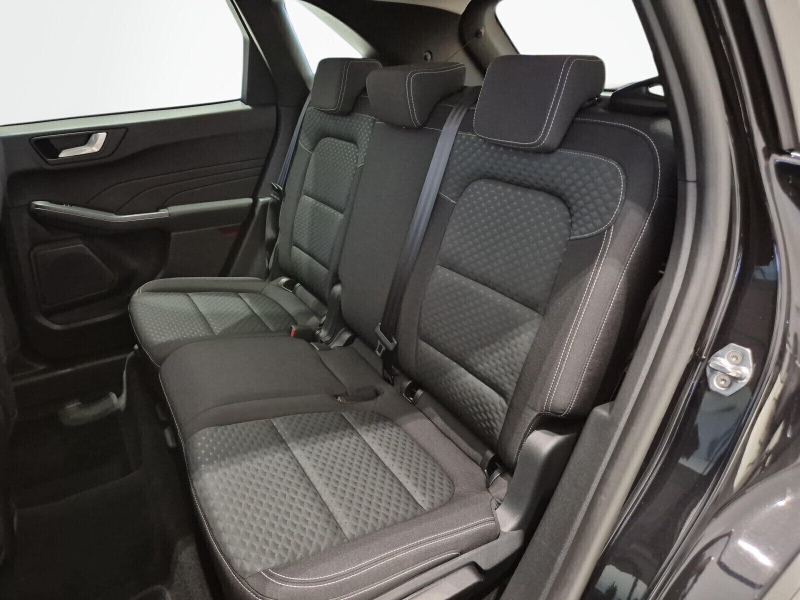 Ford Kuga - zdjęcie 25
